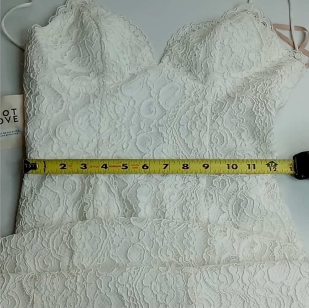 Fame and Partners White Lace Wedding / Formal Gown - Picture 4 of 7